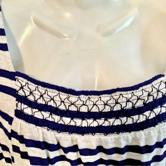 Joseph A Navy blue white eyelet trim tunic SS top Women’s M (8-10) Medium NWOT - Picture 2 of 5